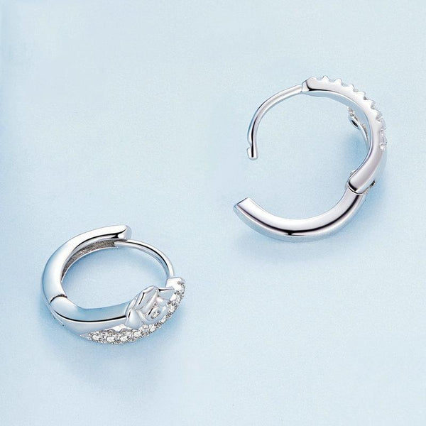 BSE752 Sterling Silver S925 White Gold Plated Smooth Lines Floral Zirconia Earrings