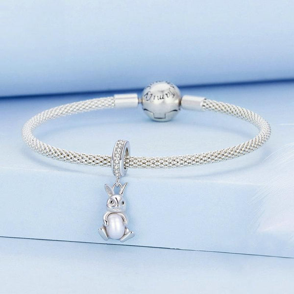 BSC745 S925 Sterling Silver Rabbit Holding Pearl Bracelet Platinum Plated Beads