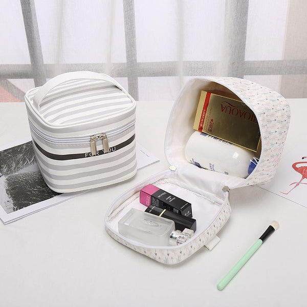 Fashion Makeup Travel Bag Women Portable Cosmetic Toiletries Storage Bag(Cactus)
