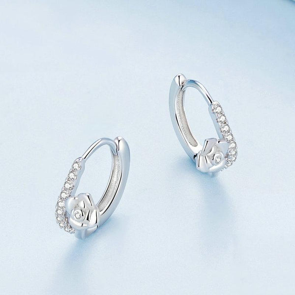 BSE752 Sterling Silver S925 White Gold Plated Smooth Lines Floral Zirconia Earrings