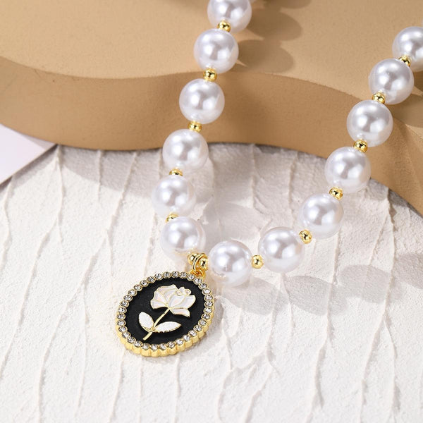 N2209-6 Oval White Flower Ladies Temperament Necklace Collarbone Chain