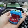 3 PCS Cartoon Mini Crocodile Bite Hand Novelty Tricky Toys, Random Color Delivery